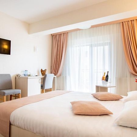 Hotel Bulevard Râmnicu Vâlcea Esterno foto