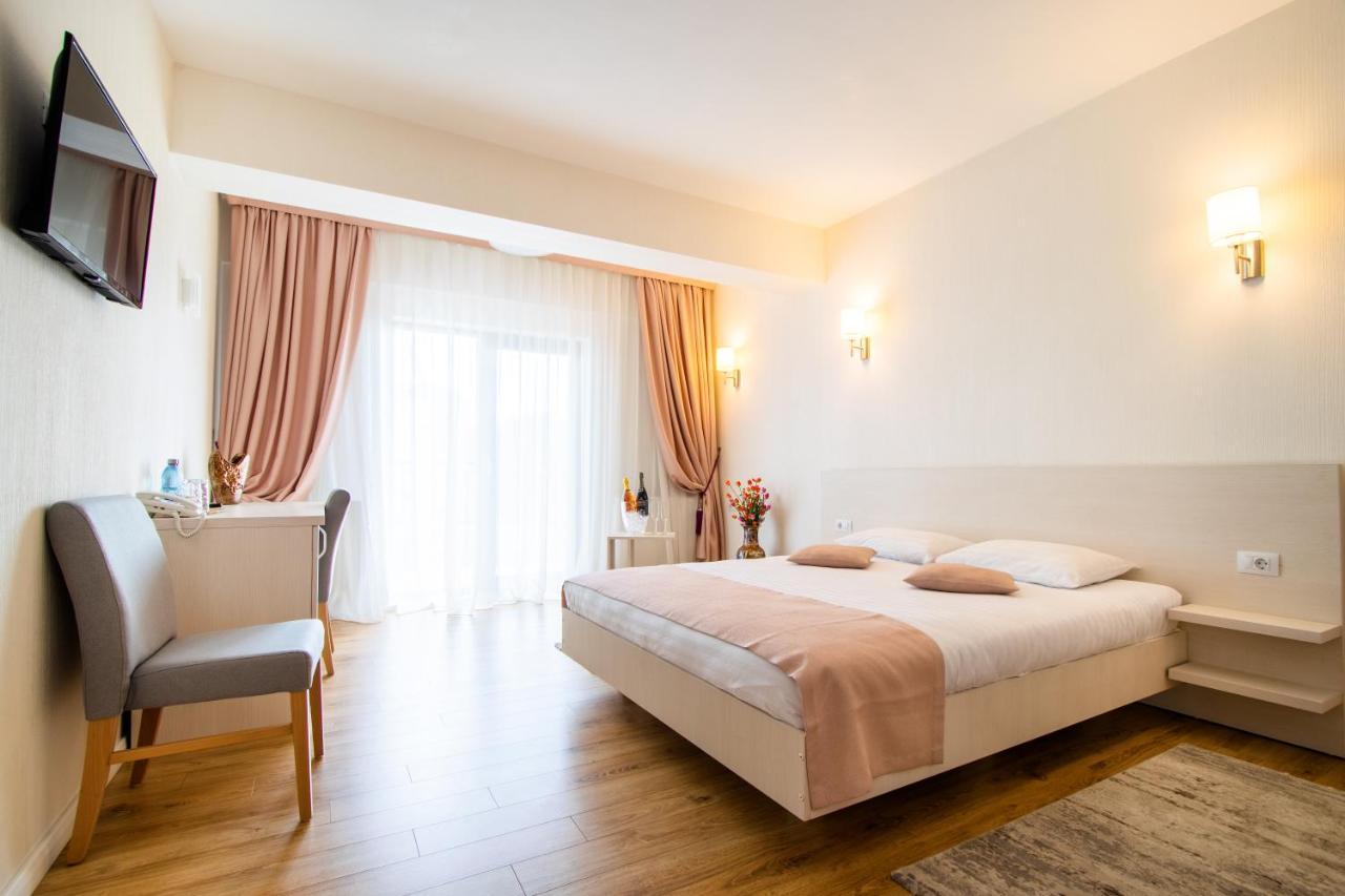 Hotel Bulevard Râmnicu Vâlcea Esterno foto
