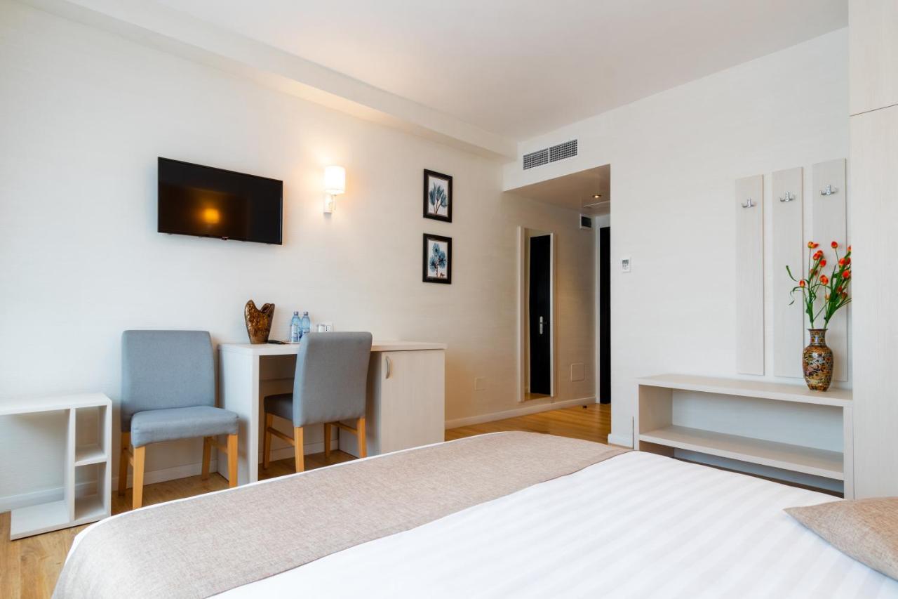 Hotel Bulevard Râmnicu Vâlcea Esterno foto