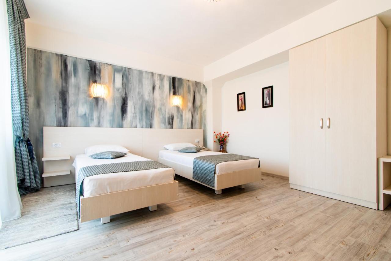 Hotel Bulevard Râmnicu Vâlcea Esterno foto