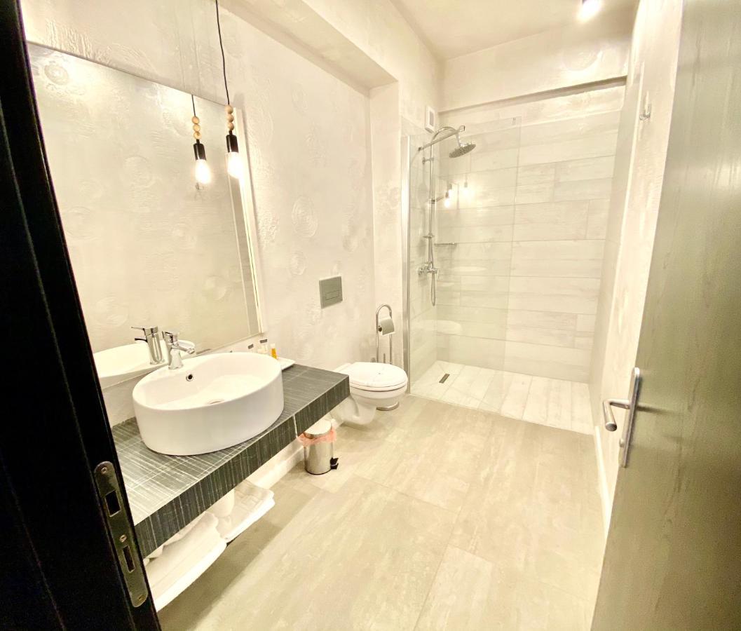 Hotel Bulevard Râmnicu Vâlcea Esterno foto