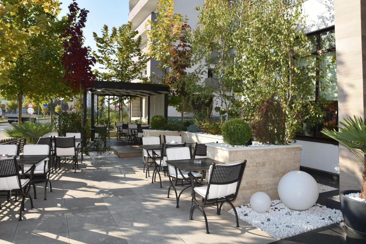 Hotel Bulevard Râmnicu Vâlcea Esterno foto