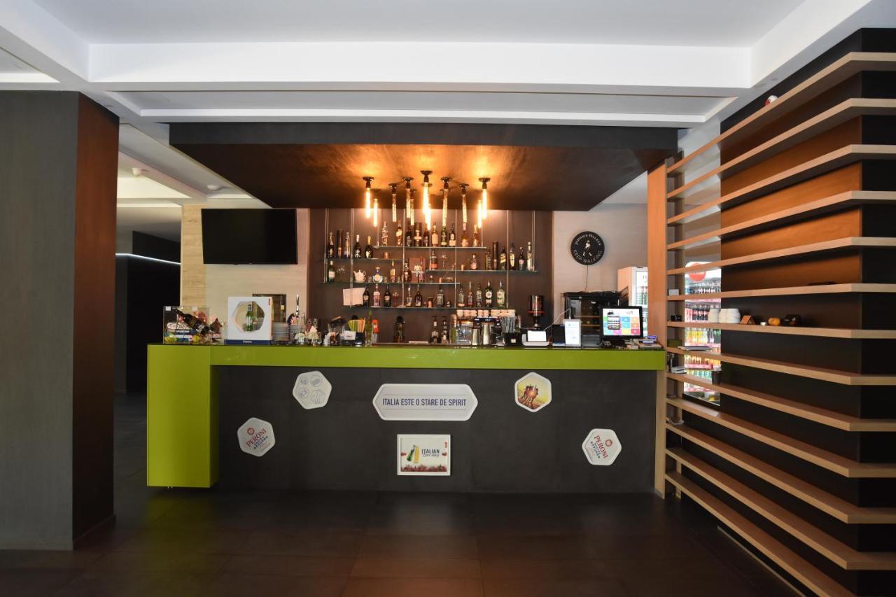 Hotel Bulevard Râmnicu Vâlcea Esterno foto